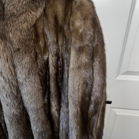 Famous Barr Women's Full-Length Caramel Mink Fur Coat - Picture 4 of 6